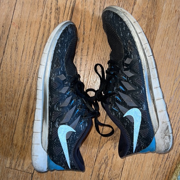 Nike running shoes - Picture 3 of 5